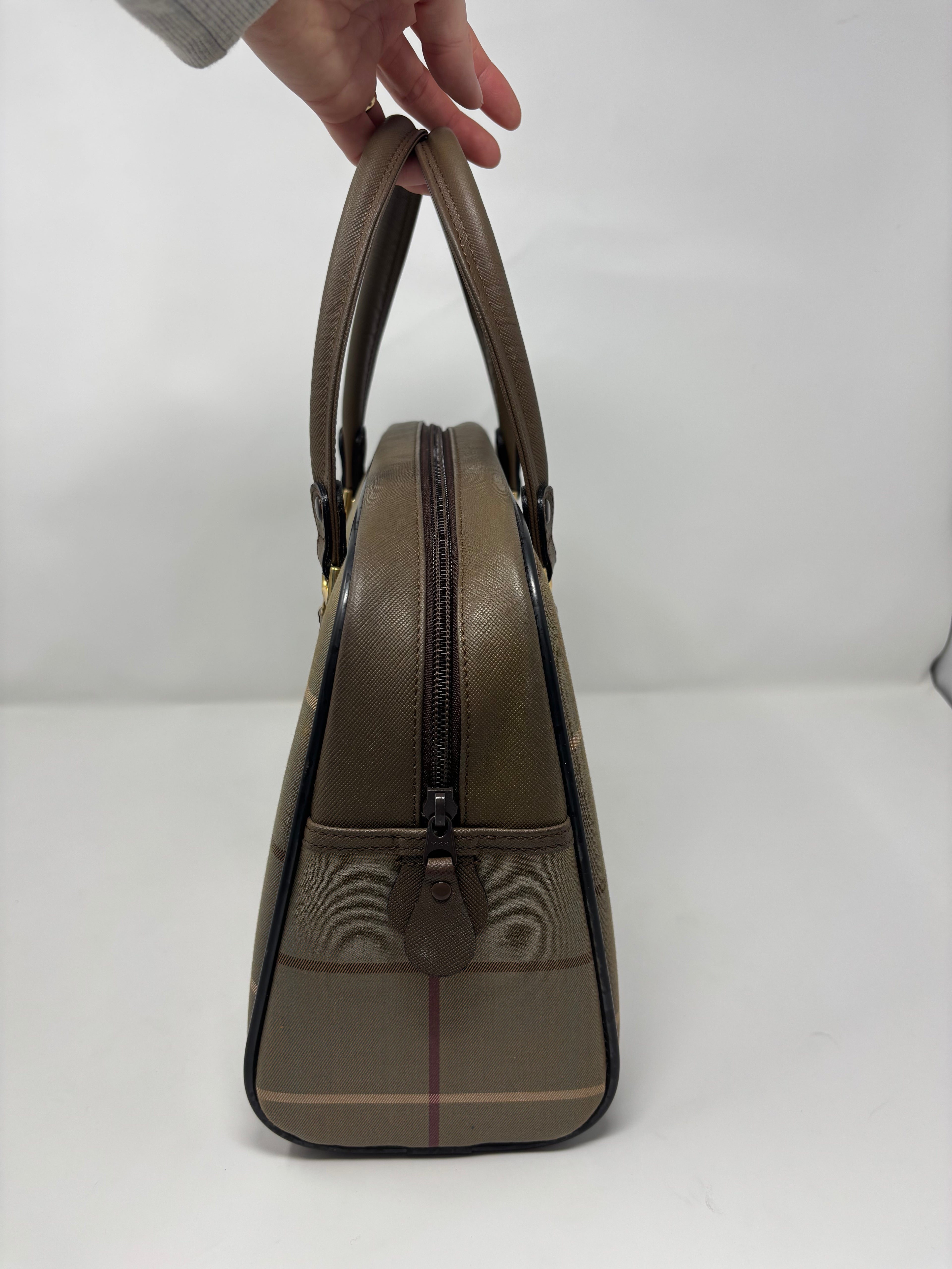 Burberrys Boston Bag