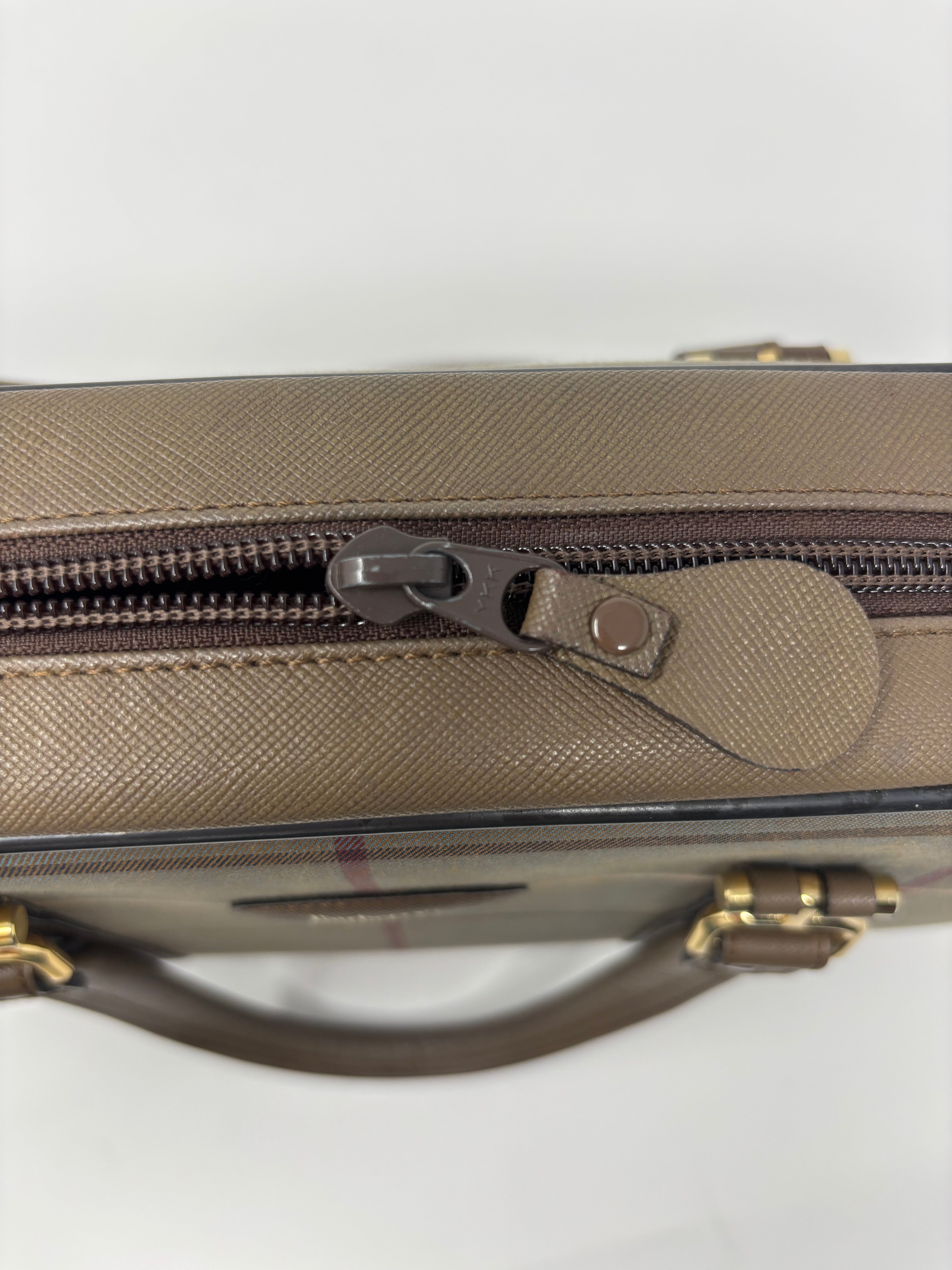 Burberrys Boston Bag – CARRIED