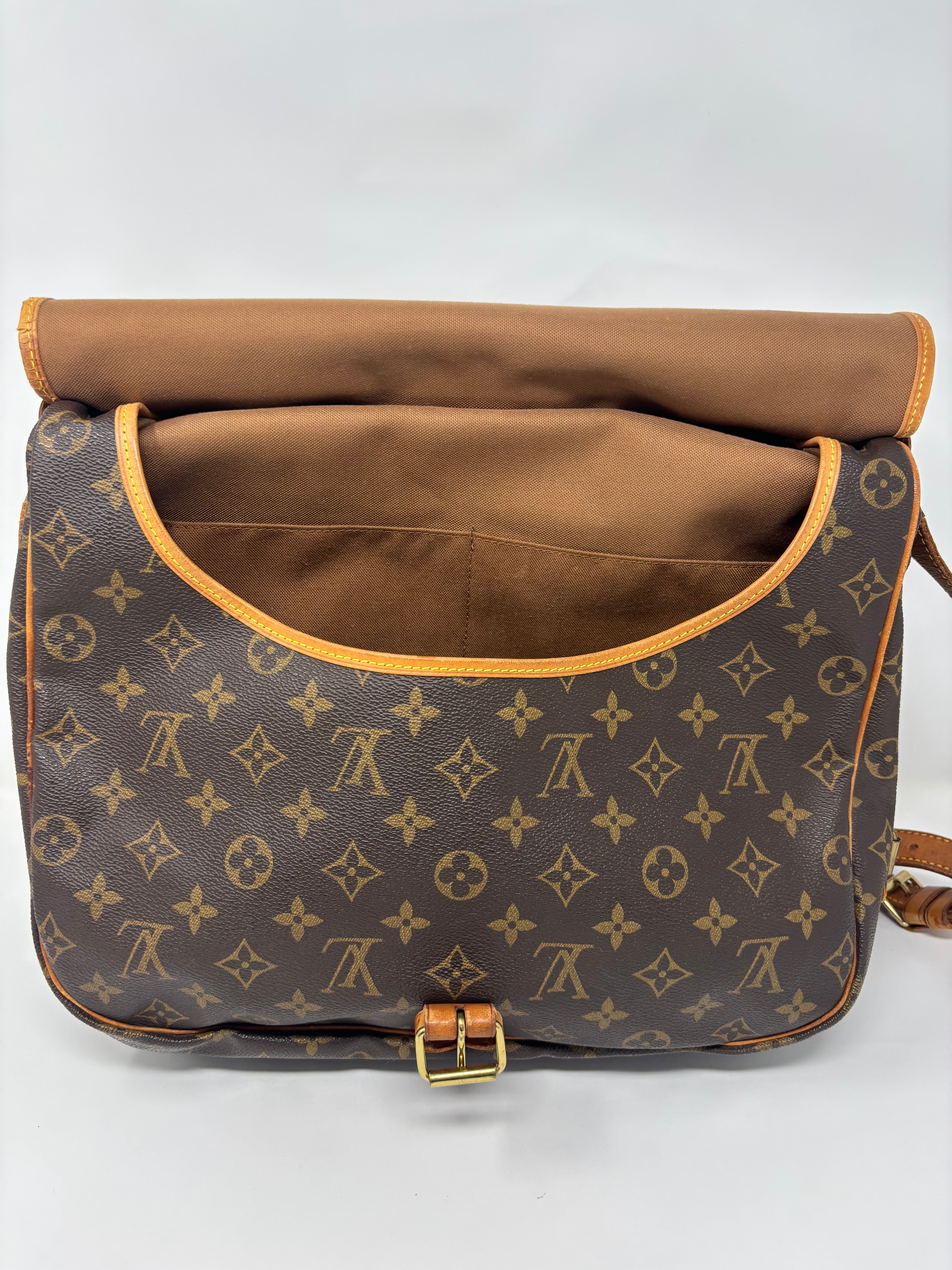 Louis Vuitton Saumur 35