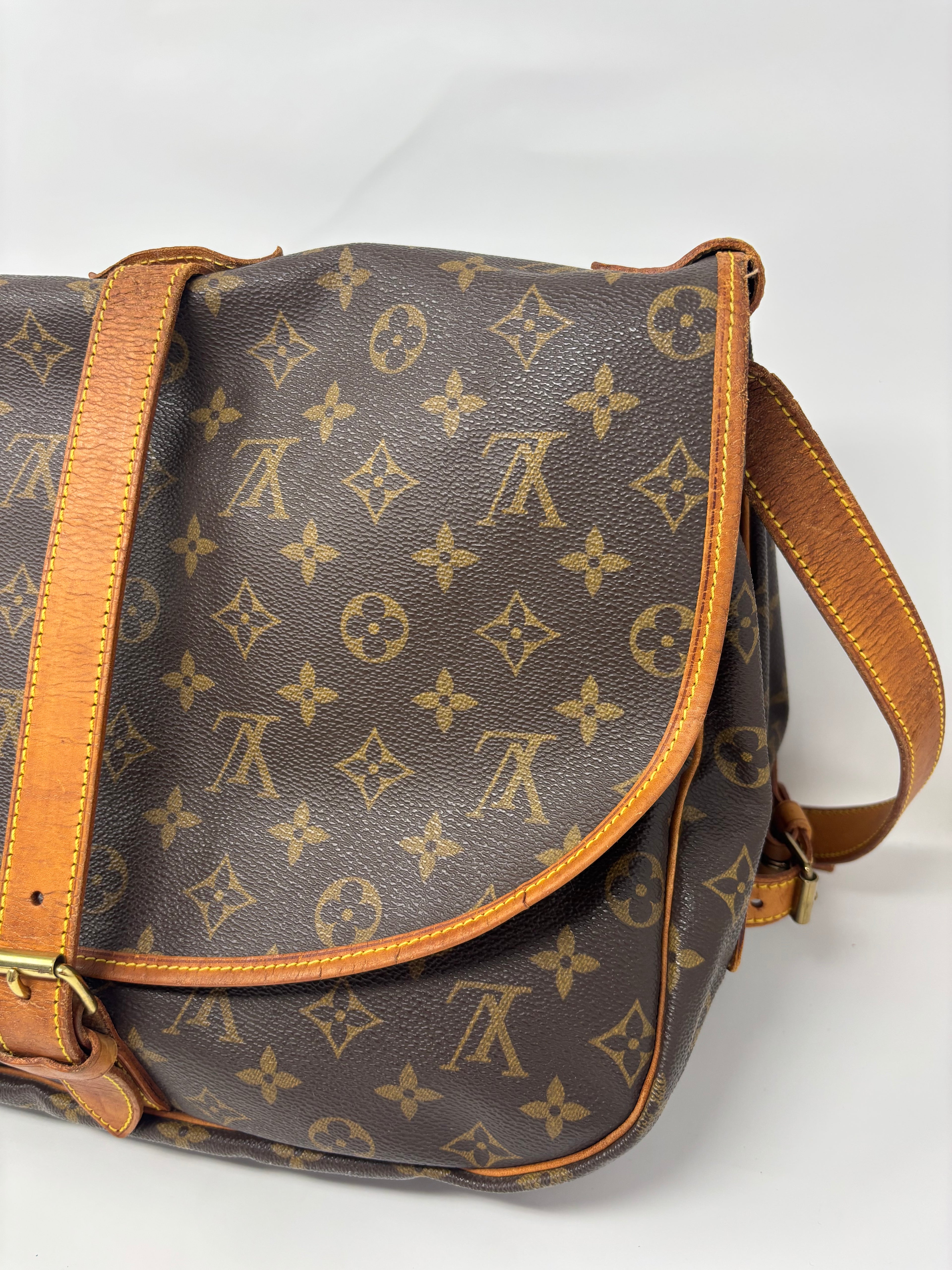 Louis Vuitton Saumur 35