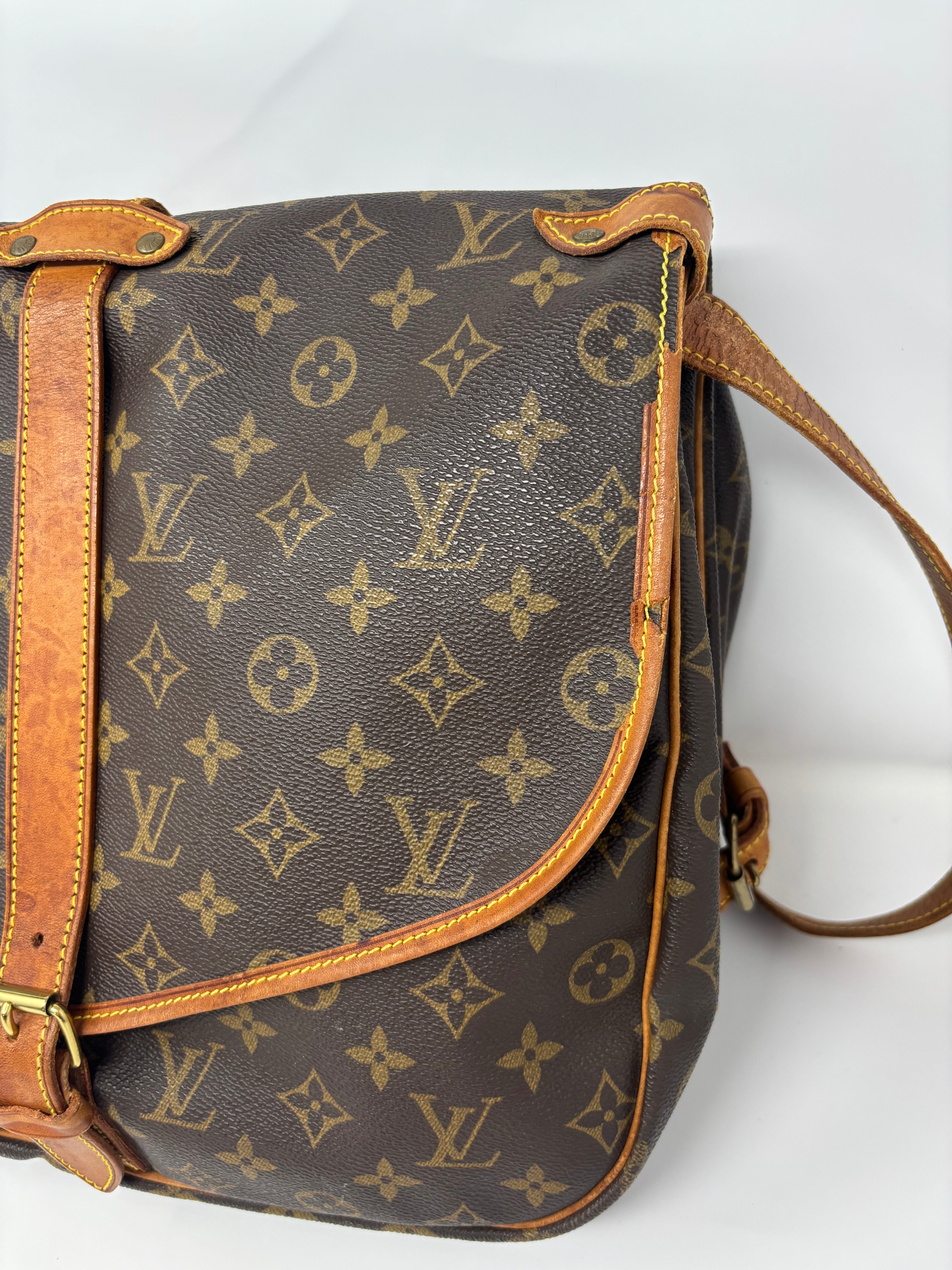 Louis Vuitton Saumur 35