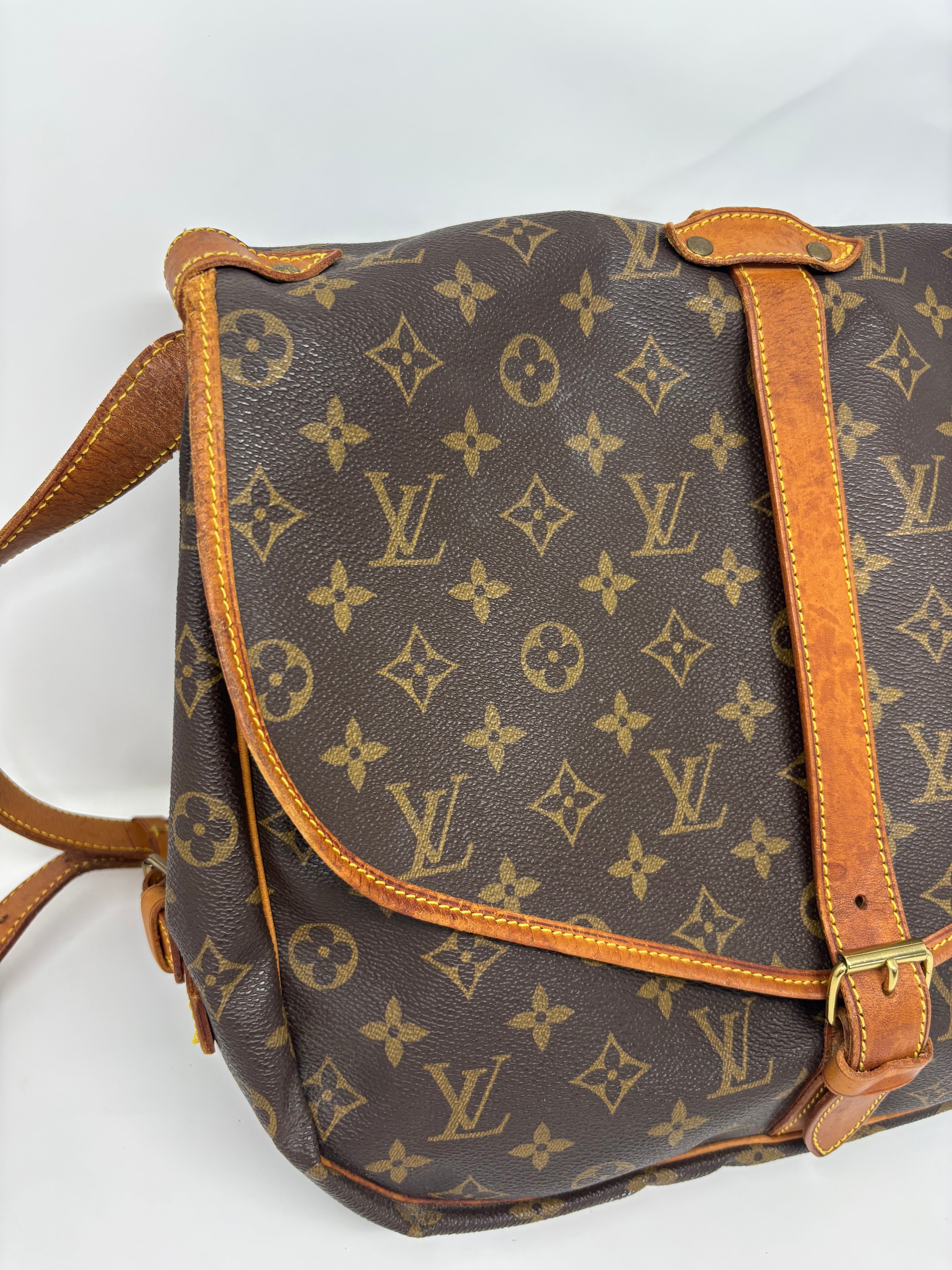 Louis Vuitton Saumur 35