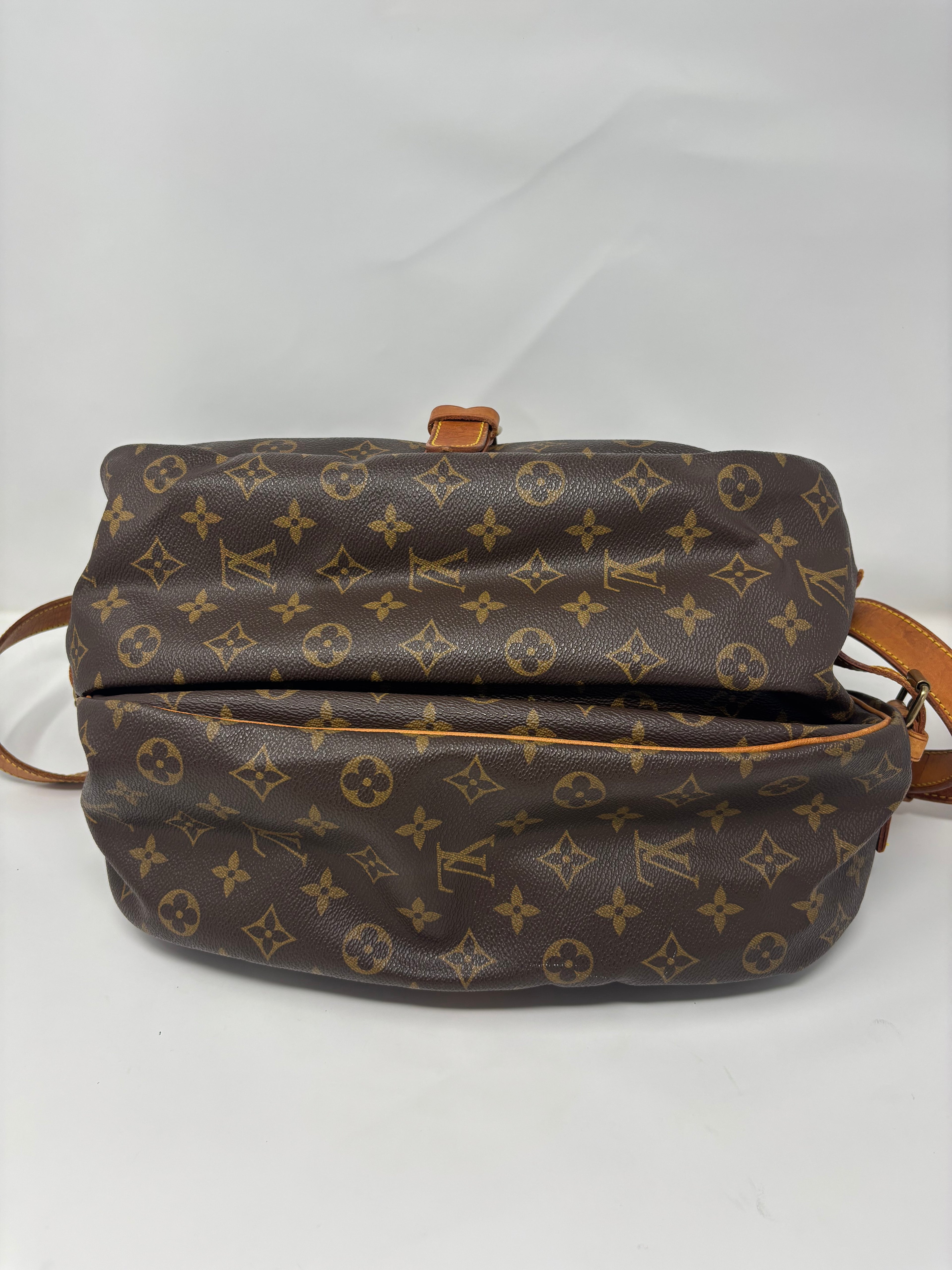 Louis Vuitton Saumur 35