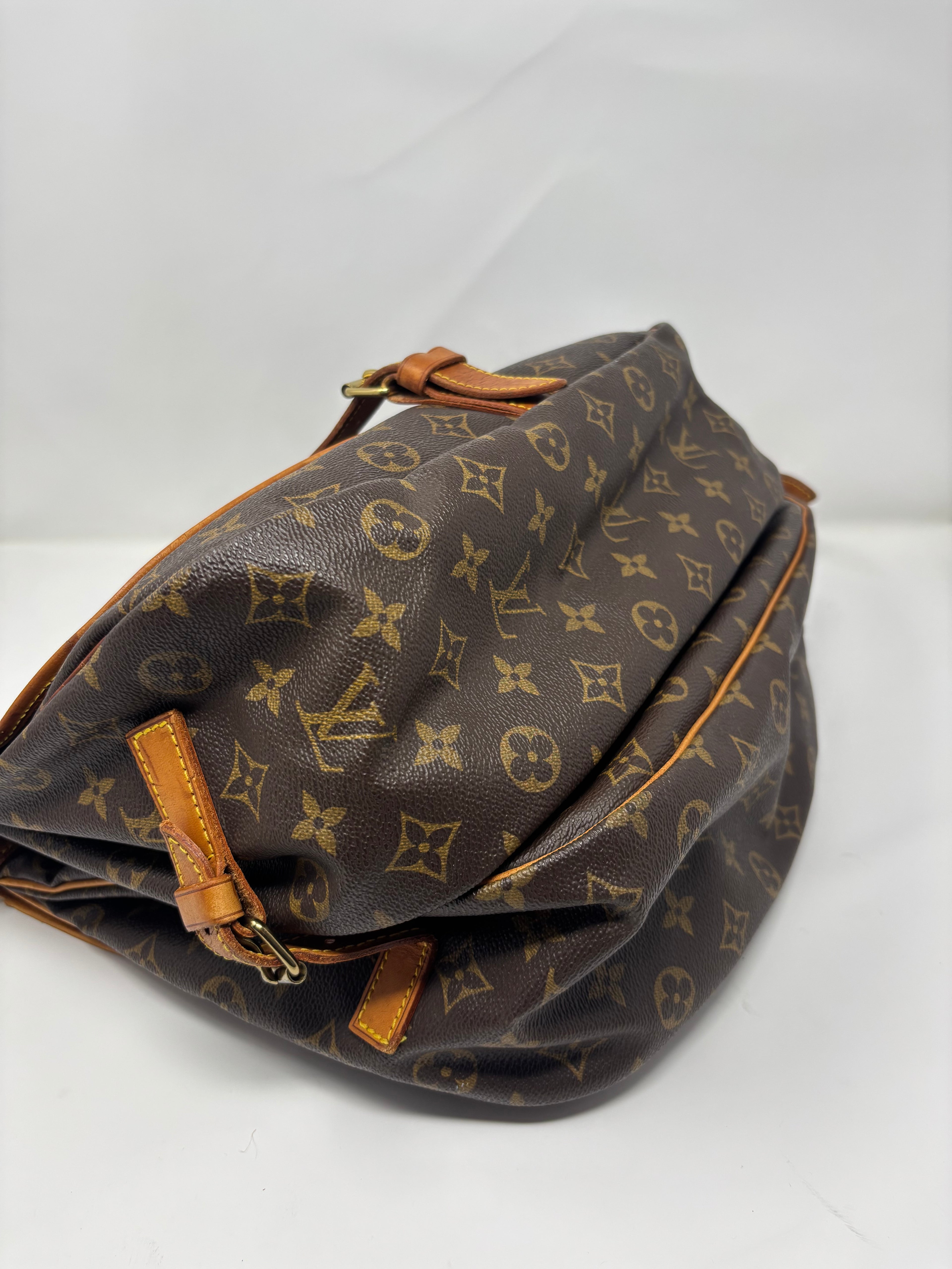 Louis Vuitton Saumur 35